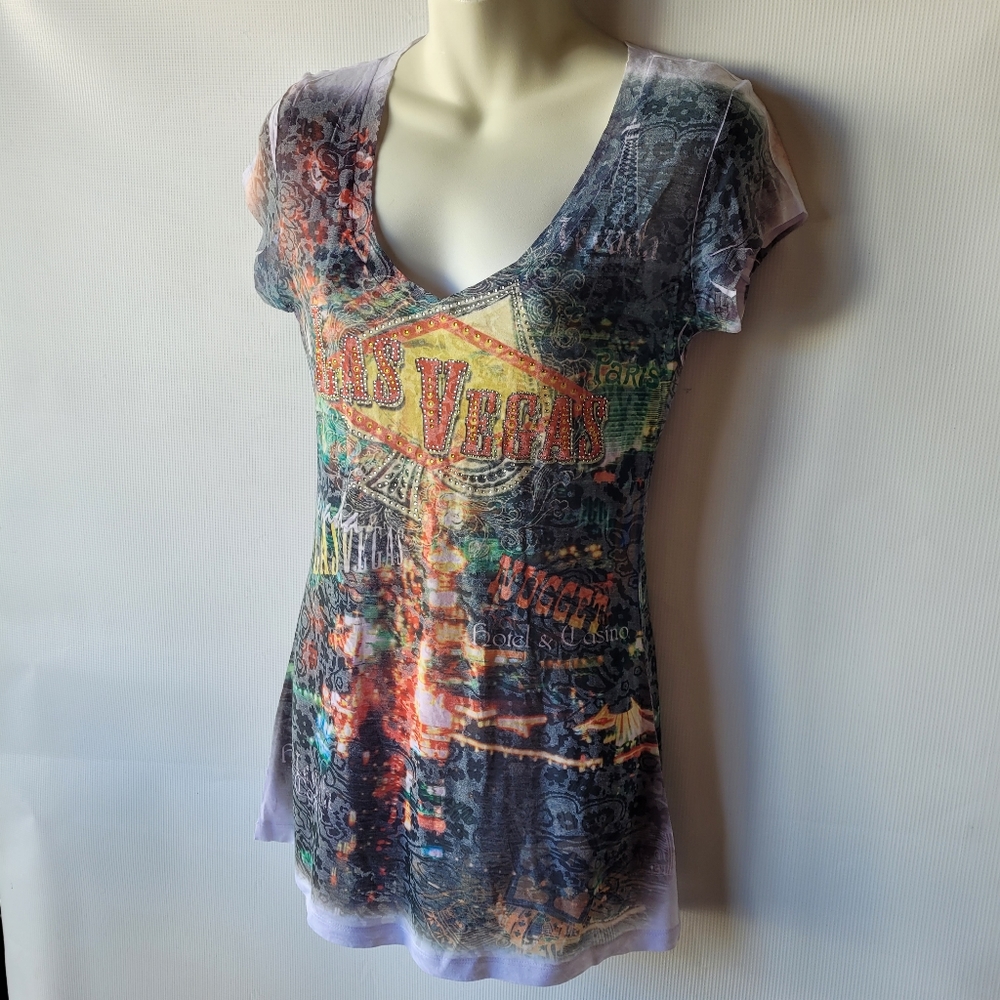 Shamu Women's Las Vegas Nevada T-Shirt V-Neck Size L (Tight)